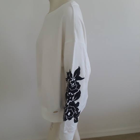 Calvin Klein Sweater - Picture 2 of 7